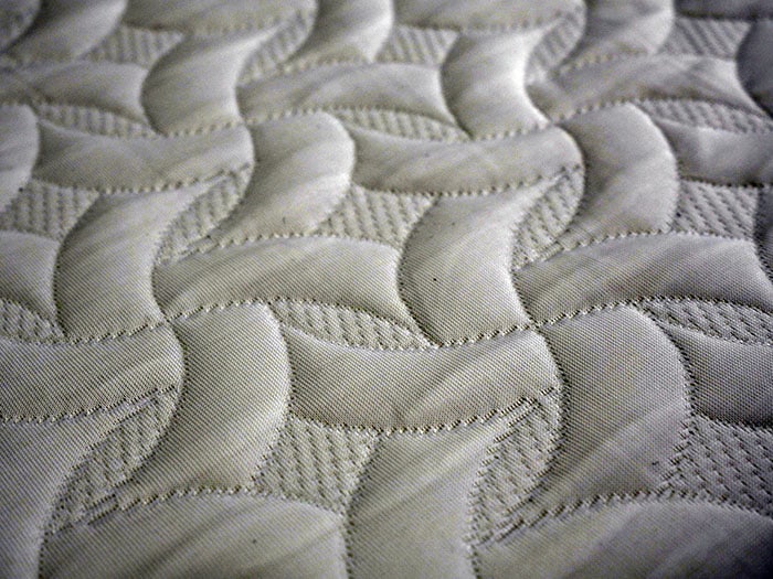Cover of the eLuxury Supply mattress