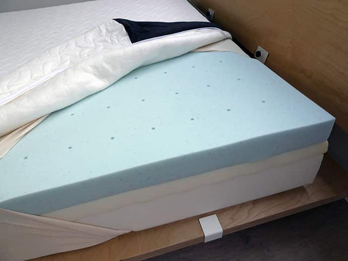 Foam layers on the eLuxury Supply mattress