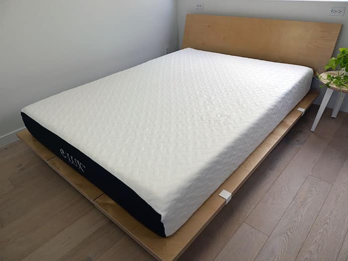 Overall view of the eLuxury Supply mattress