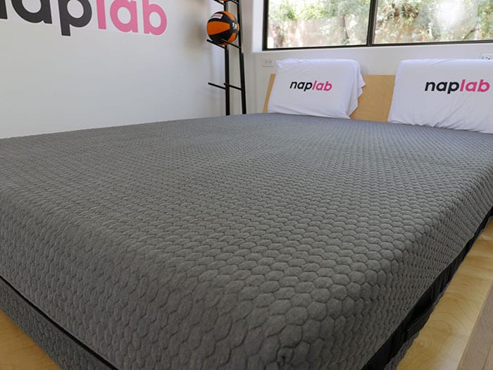 Layla Hybrid Soft Cover Close