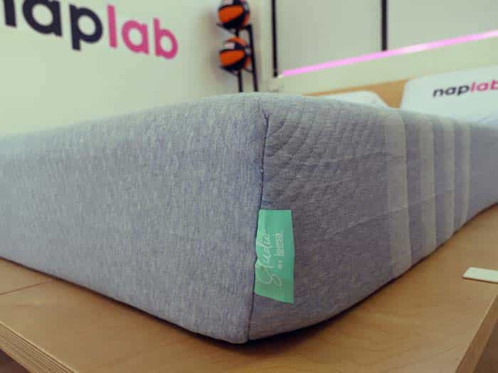 Leesa Studio base support