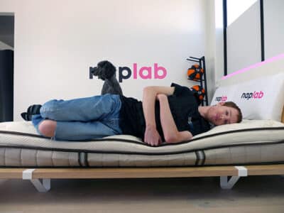 Nest Finch edge support - side sleeping with vest