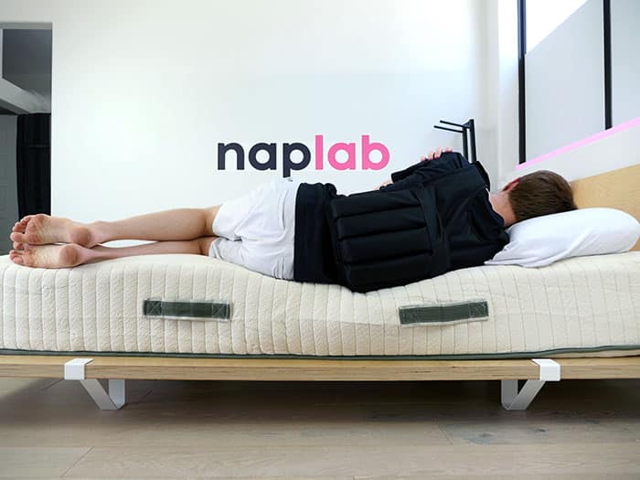 Avocado Eco edge support - side sleeping with vest