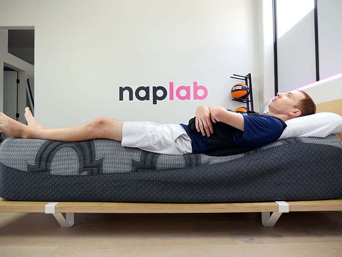 Ashley Sleep Gruve Hybrid edge support - back sleeping with vest