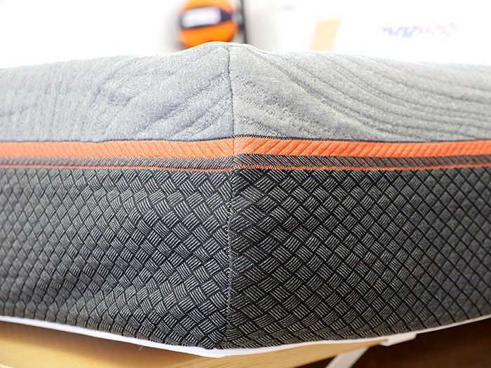 SweetNight Dreamy Memory Foam mattress corner close-up