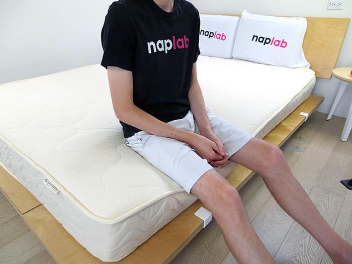 Spindle edge support - sitting