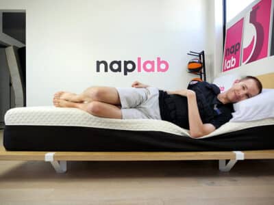 Nolah Signature edge support - side sleeping with vest