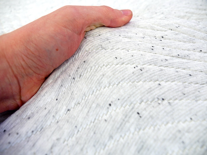 Casper Original Hybrid Cover Close