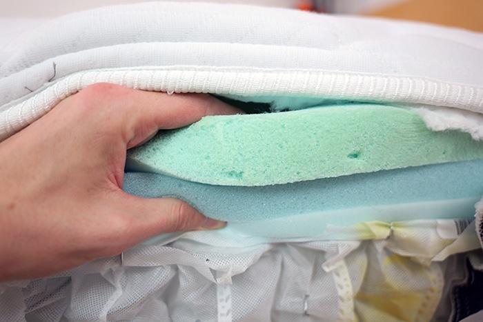 Leesa Sapira Chill Squeezing Top Layers