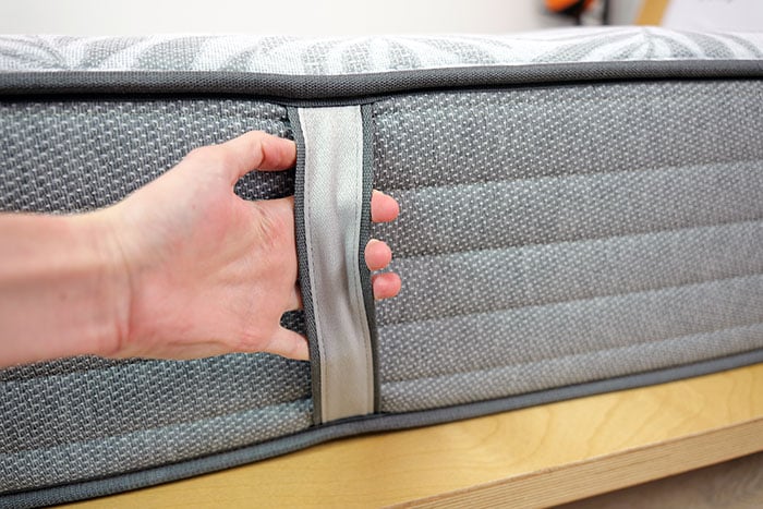 Sealy Posturepedic Carver Holding Handle Sealy Posturepedic Carver Holding Handle