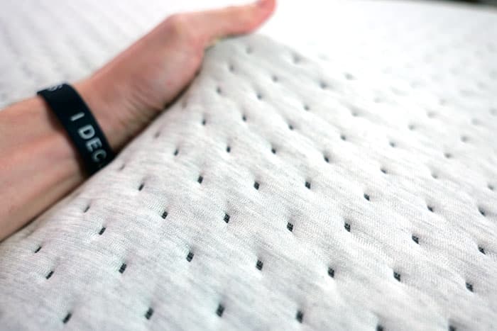 Casper Dream Max Hybrid Cover Close