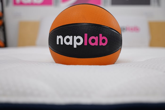 Dreamcloud Classic Hybrid Sinkage Demonstration Dreamcloud Classic Hybrid Sinkage Demonstration