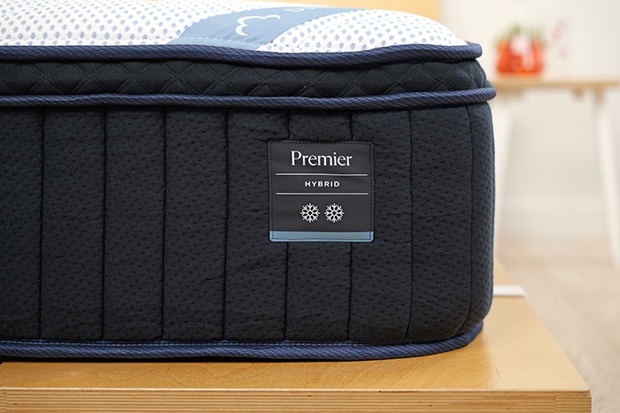 Dreamcloud Premier Hybrid Logo