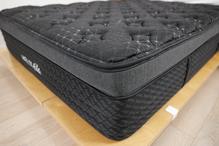 Helix Plus Elite 2025 Corner 2