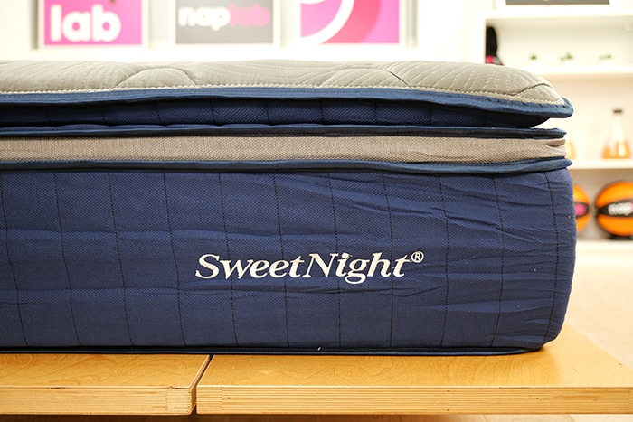 Sweetnight Coolnest Hybrid Logo