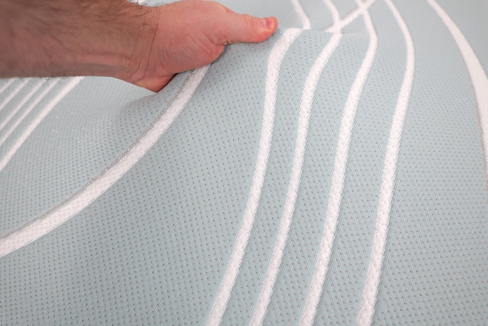 Tempurpedic Luxe Adapt Cover Close